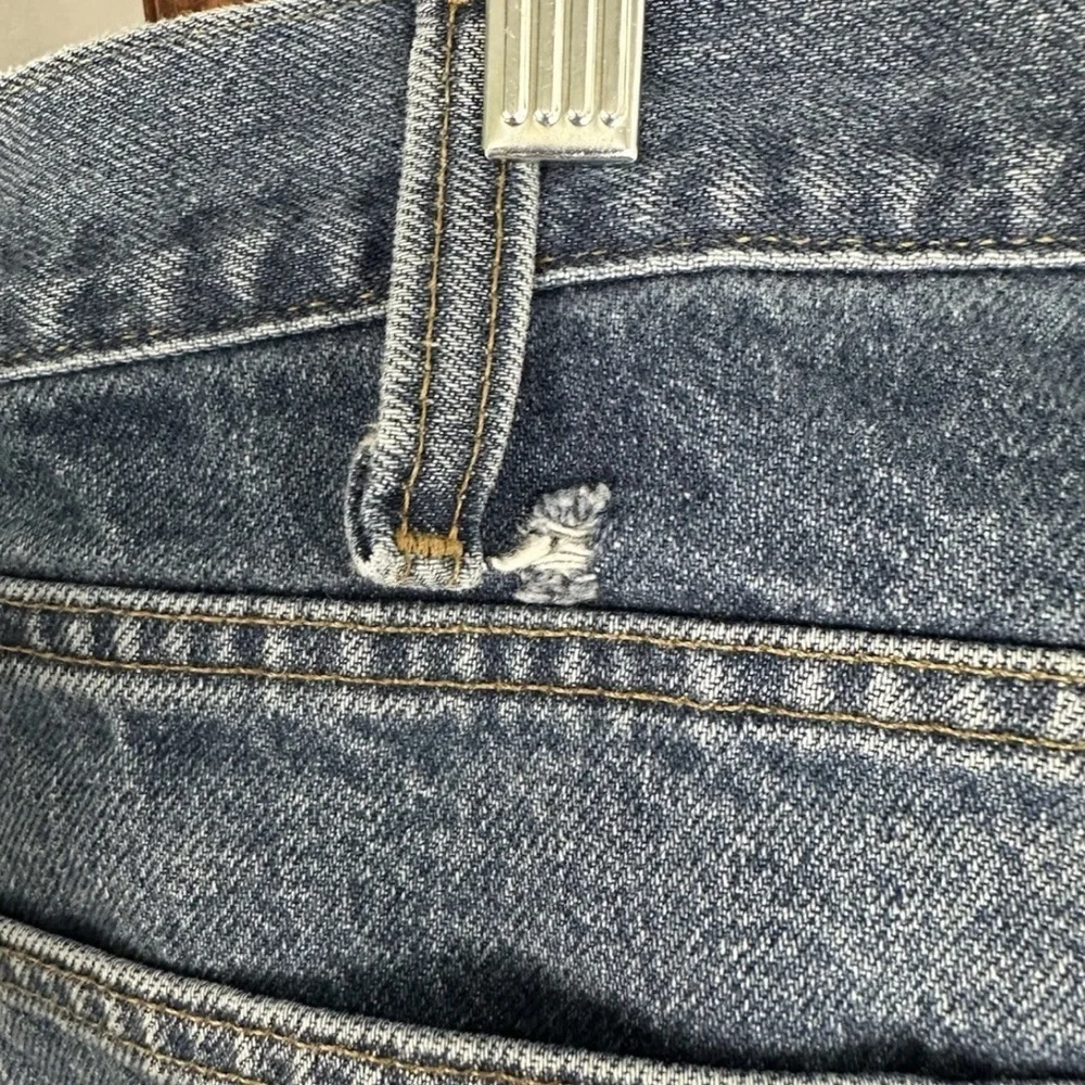 Carhartt Traditional Fit Denim Blue Jeans Mens 38x30 Workwear Distressed *flaw